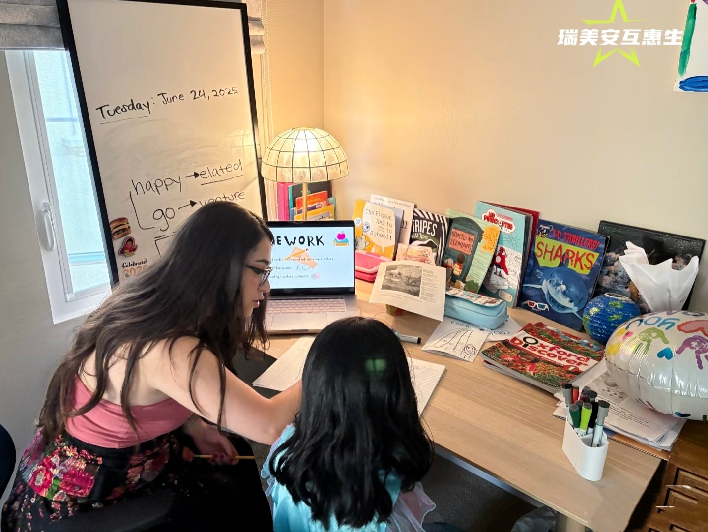 美国互惠生Lina陪伴小朋友学习英语